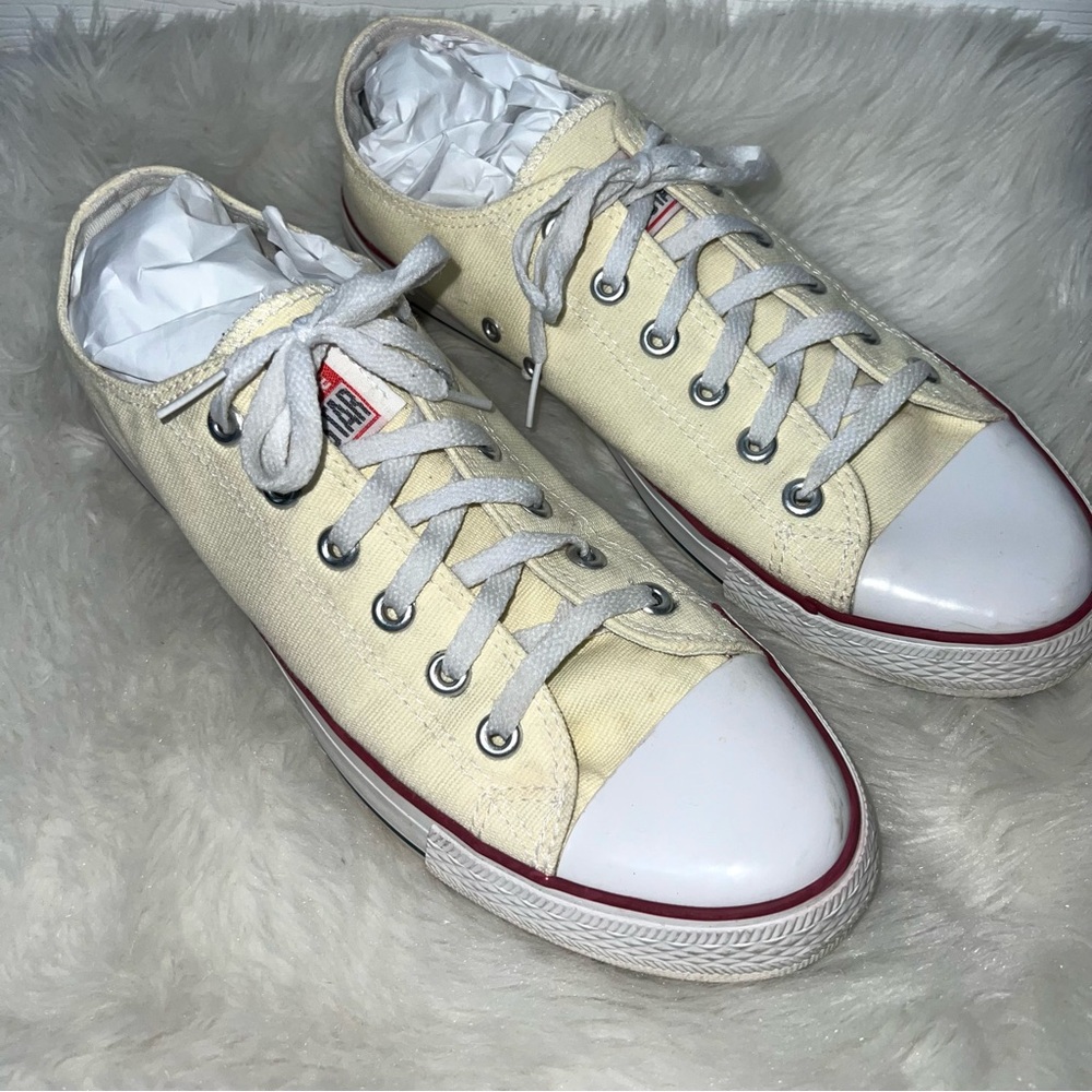 Converse All Star Chuck Taylor Low Top Sneakers Cream Women’s 10 (Men’s 8.5)